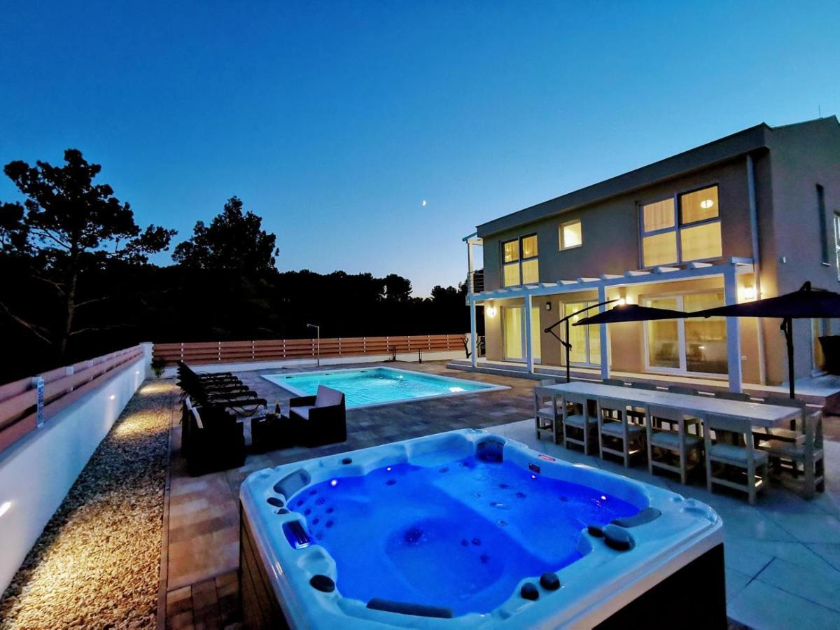 Villa Olivia - New And Modern House With Pool, Souna, Jacuzzi & Playground, Liznjan - Istra Eksteriør billede